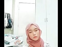 Malay Beauty's Fingering Orgasm